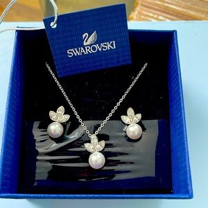NWT Swarovski earring and necklace set